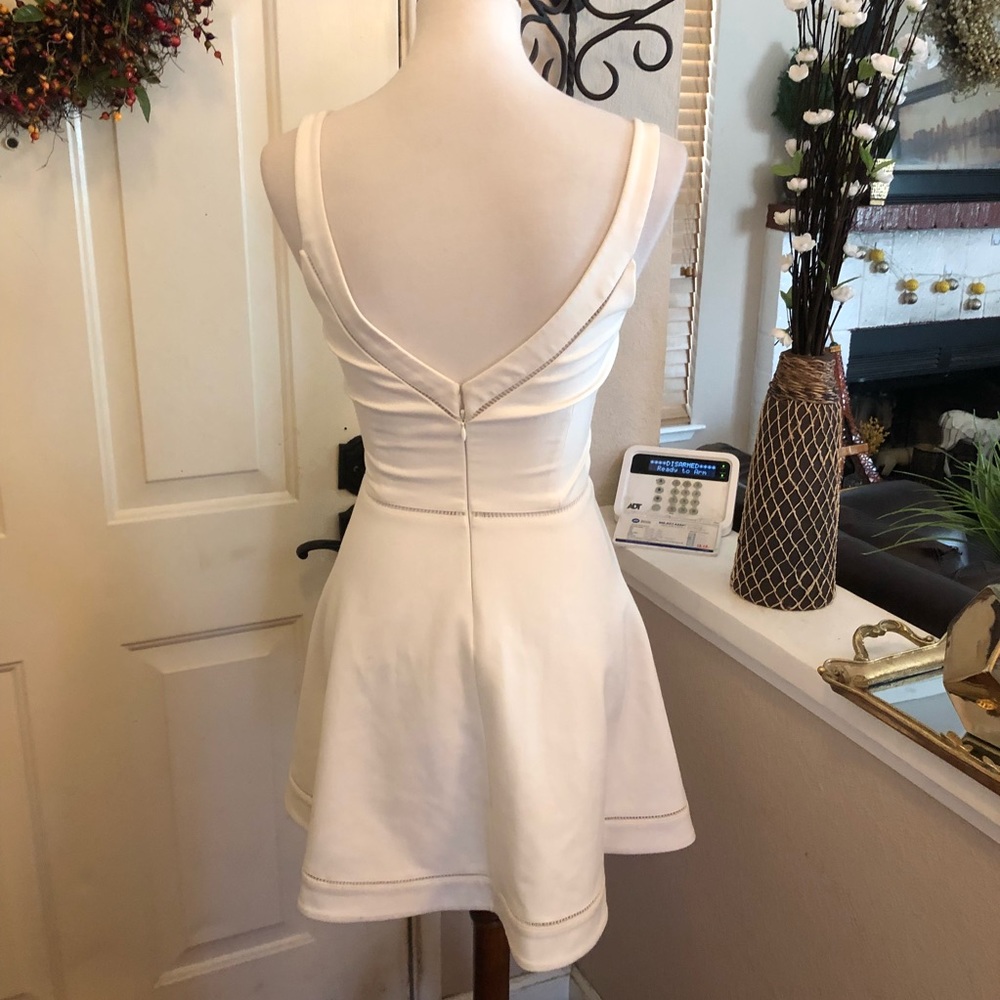 Gorgeous Short Elizabeth & James Cocktail Dress - Picture 4 of 10